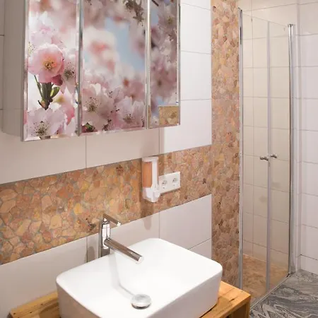 Monteurzimmer Rabe Guest house Billigheim